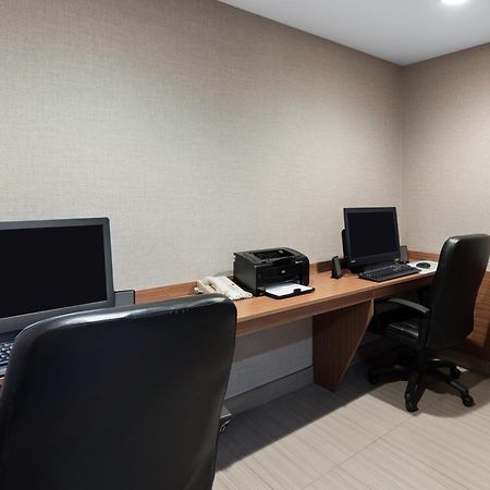 Microtel Inn & Suites By Wyndham Kirkland Lake Екстериор снимка