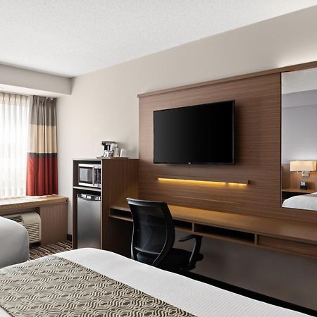 Microtel Inn & Suites By Wyndham Kirkland Lake Екстериор снимка