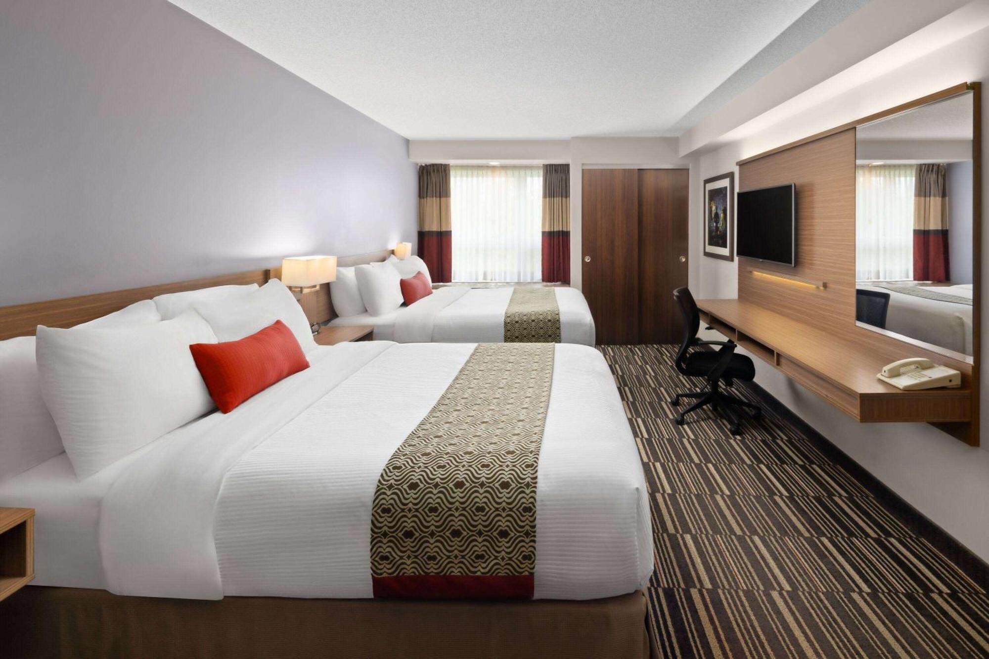 Microtel Inn & Suites By Wyndham Kirkland Lake Екстериор снимка