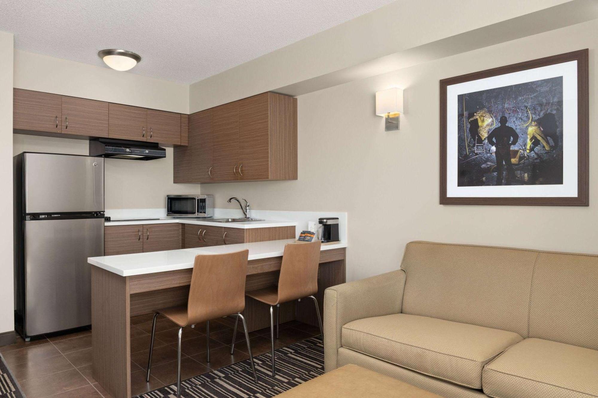 Microtel Inn & Suites By Wyndham Kirkland Lake Екстериор снимка