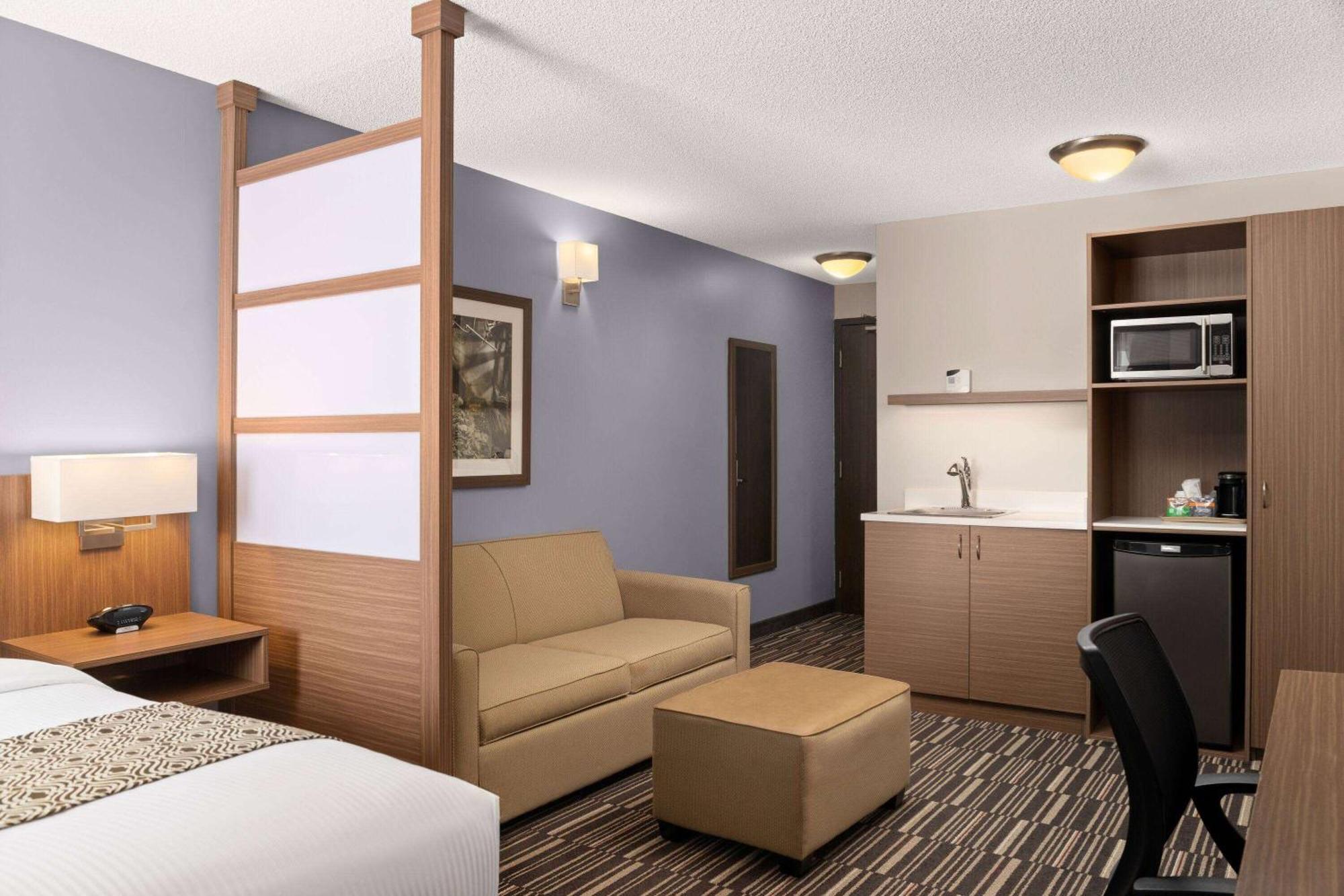 Microtel Inn & Suites By Wyndham Kirkland Lake Екстериор снимка