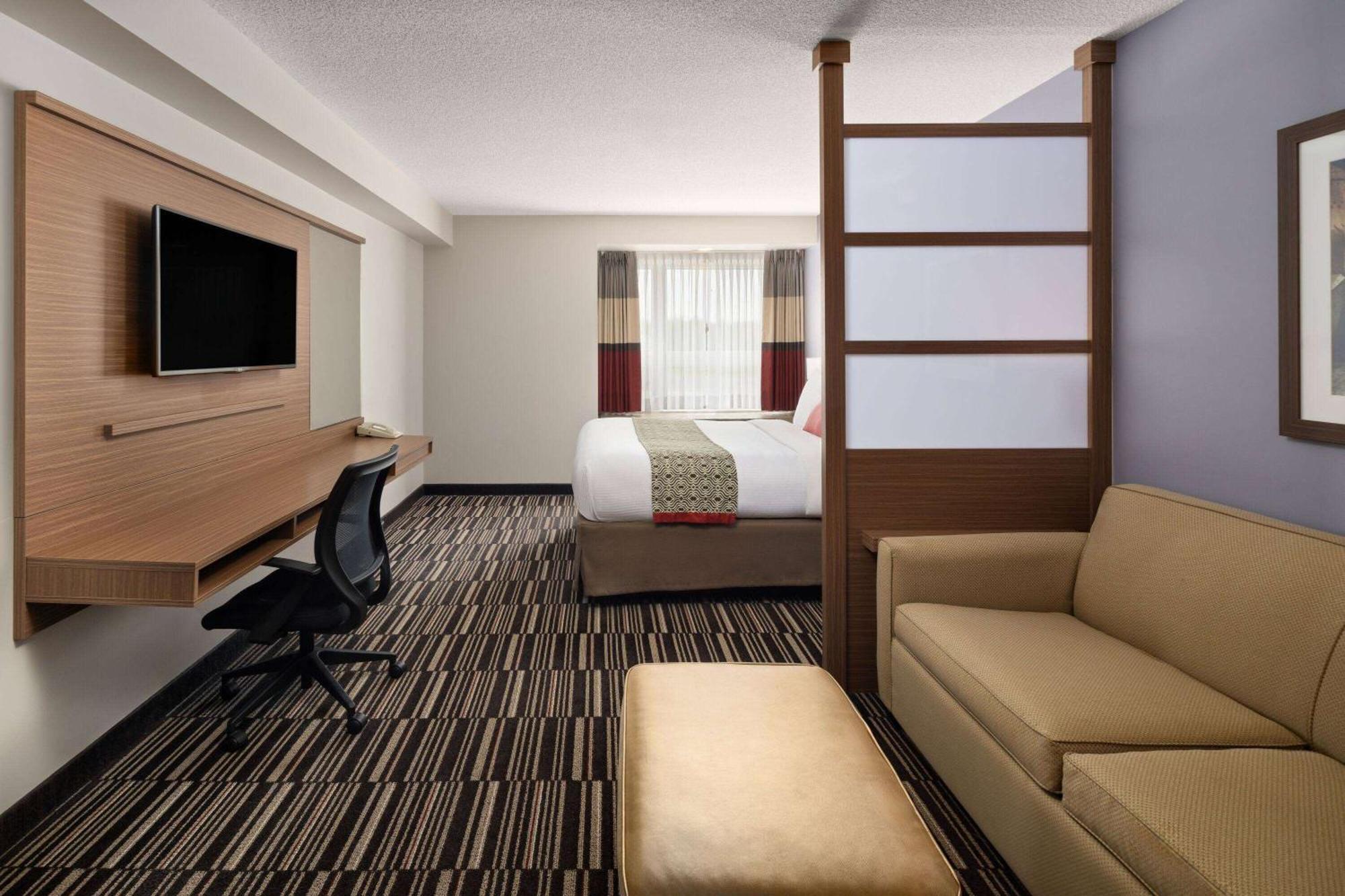 Microtel Inn & Suites By Wyndham Kirkland Lake Екстериор снимка