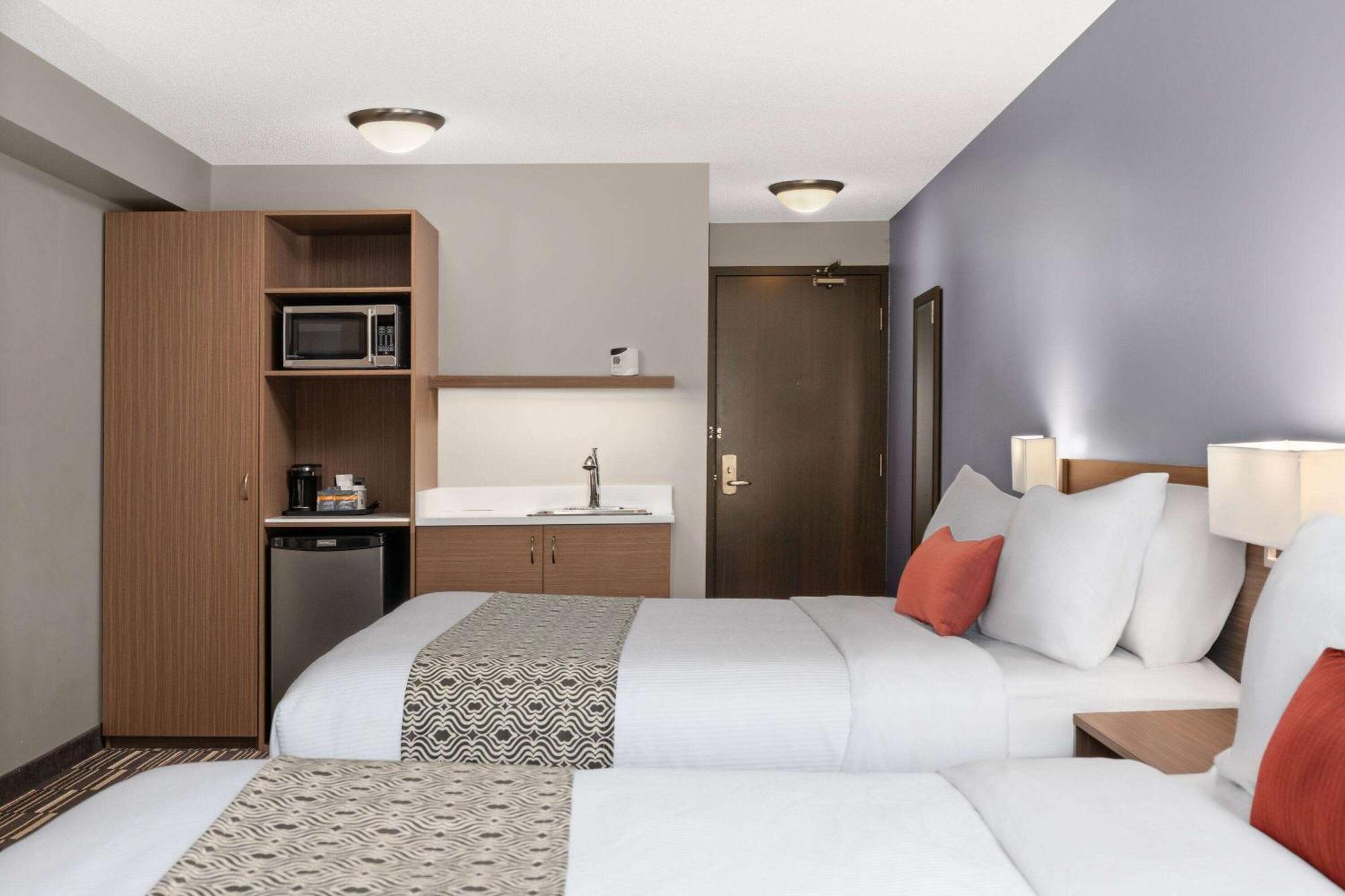 Microtel Inn & Suites By Wyndham Kirkland Lake Екстериор снимка