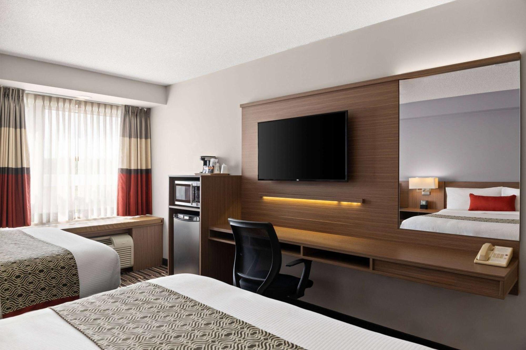 Microtel Inn & Suites By Wyndham Kirkland Lake Екстериор снимка