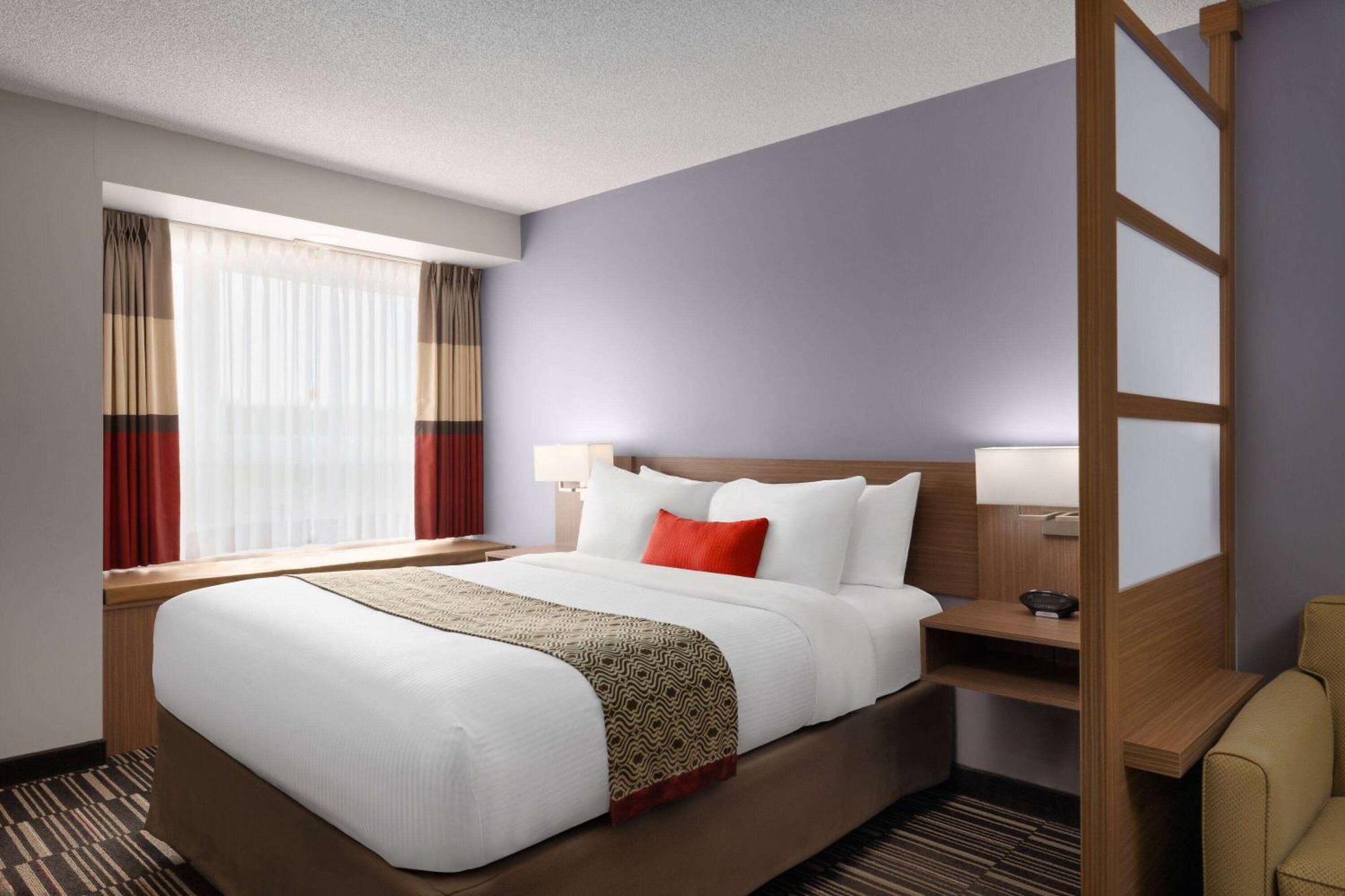 Microtel Inn & Suites By Wyndham Kirkland Lake Екстериор снимка