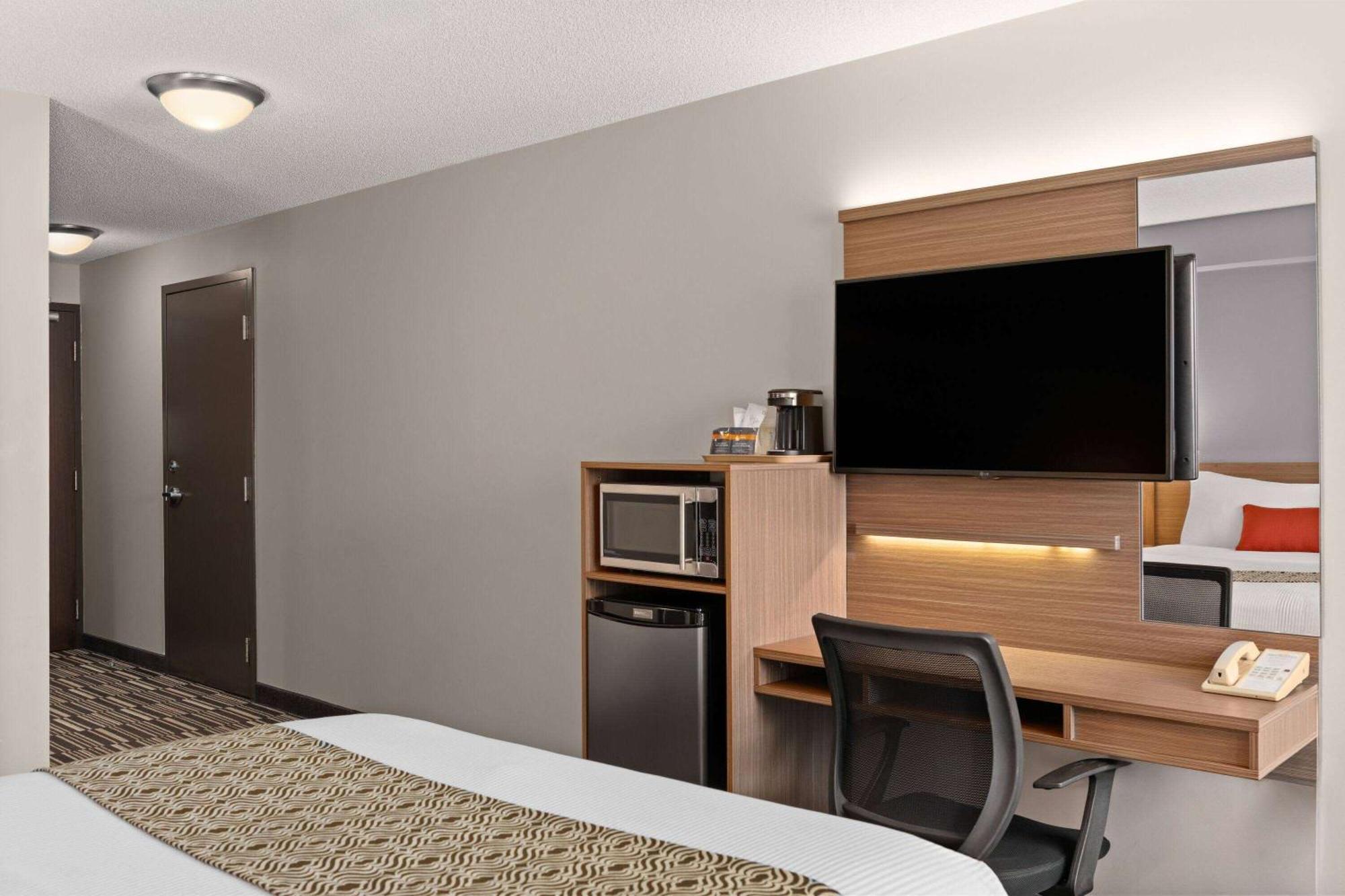 Microtel Inn & Suites By Wyndham Kirkland Lake Екстериор снимка