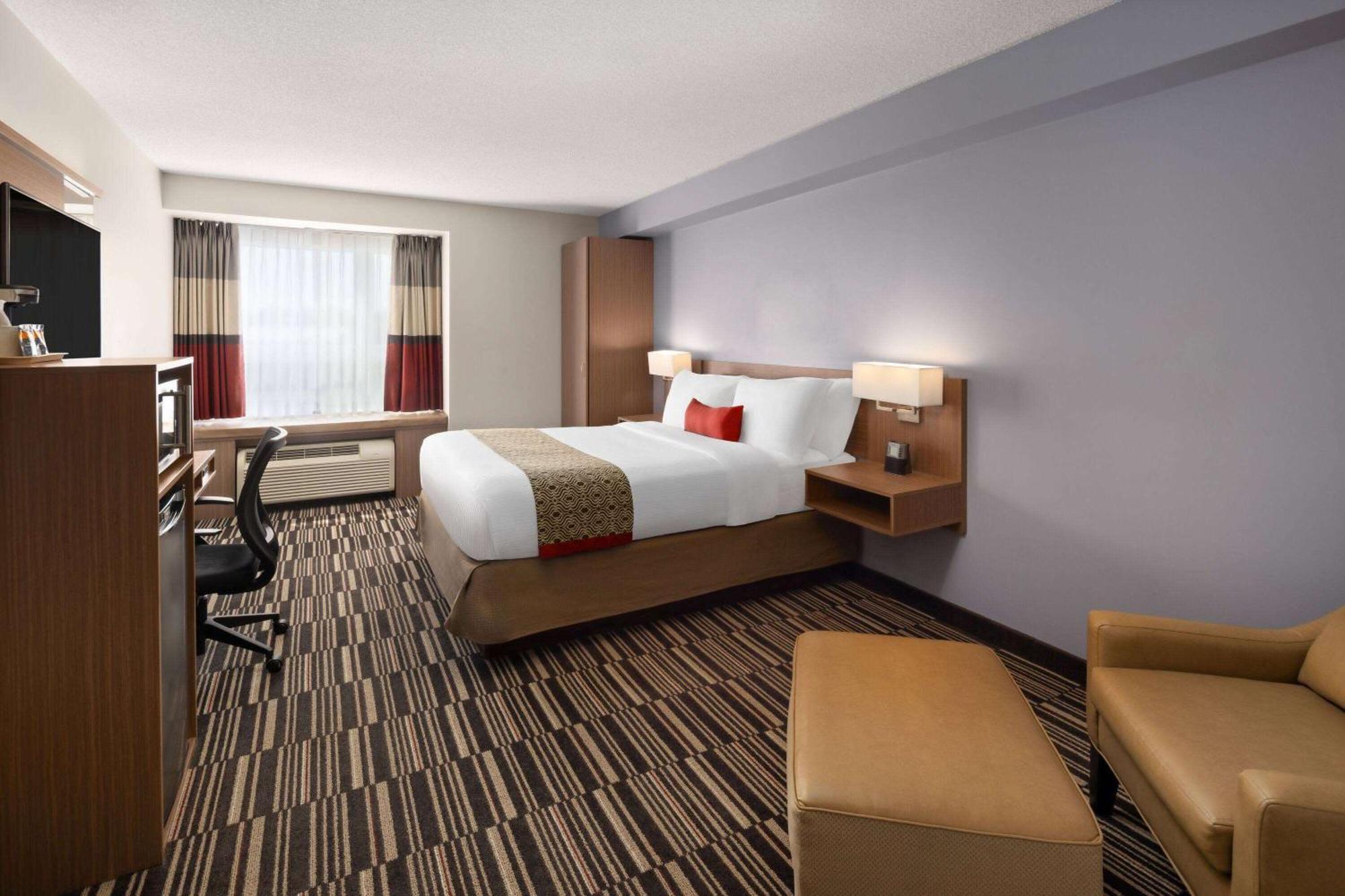Microtel Inn & Suites By Wyndham Kirkland Lake Екстериор снимка