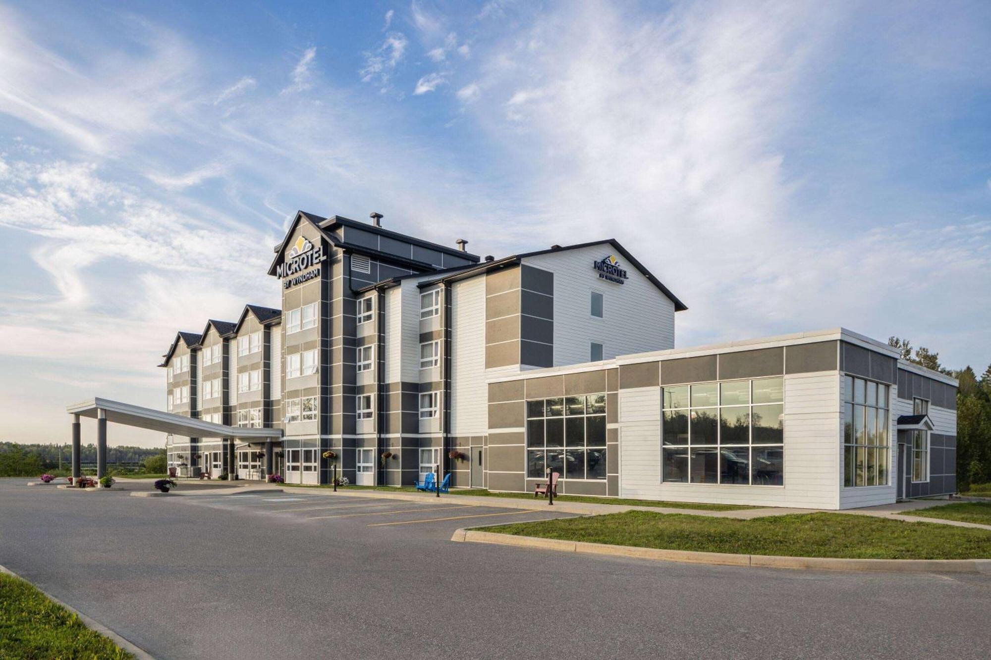 Microtel Inn & Suites By Wyndham Kirkland Lake Екстериор снимка
