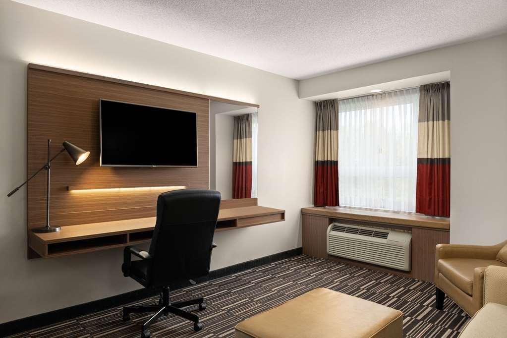 Microtel Inn & Suites By Wyndham Kirkland Lake Стая снимка