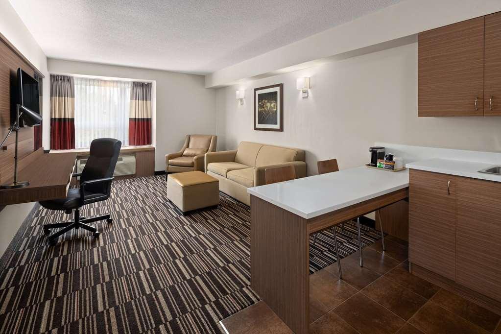 Microtel Inn & Suites By Wyndham Kirkland Lake Стая снимка