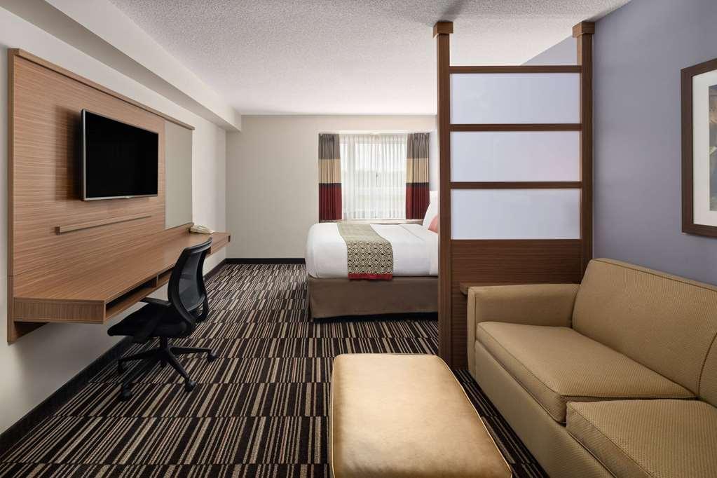Microtel Inn & Suites By Wyndham Kirkland Lake Стая снимка