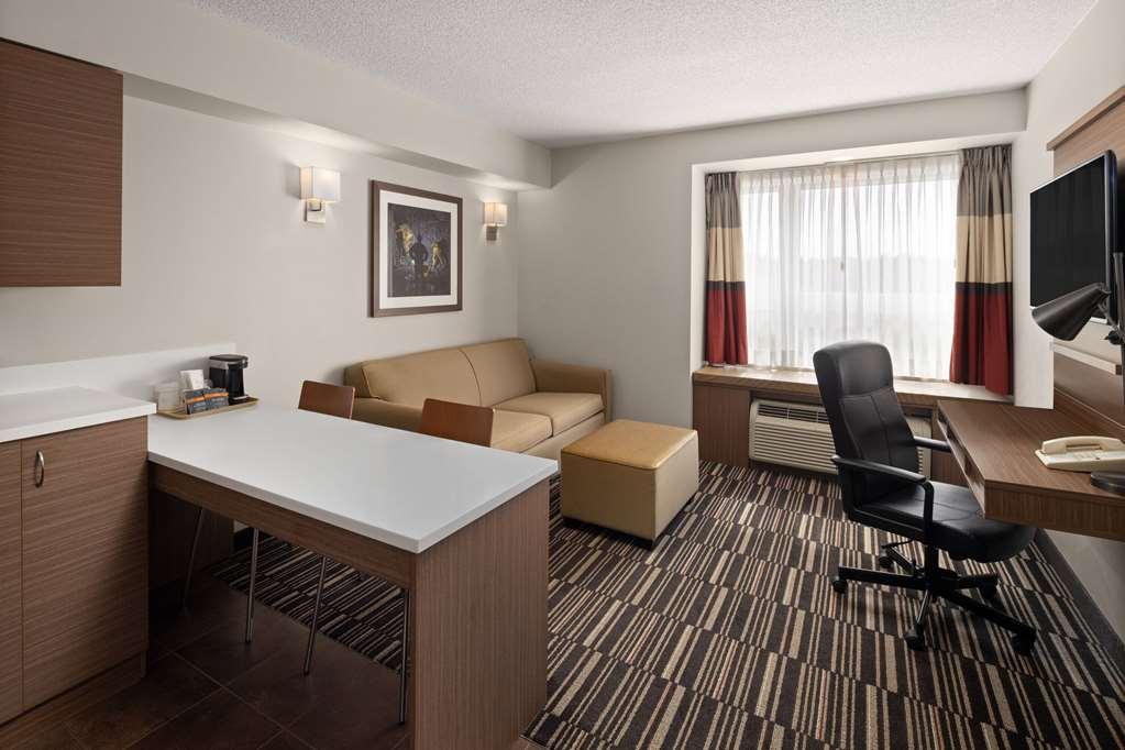 Microtel Inn & Suites By Wyndham Kirkland Lake Стая снимка