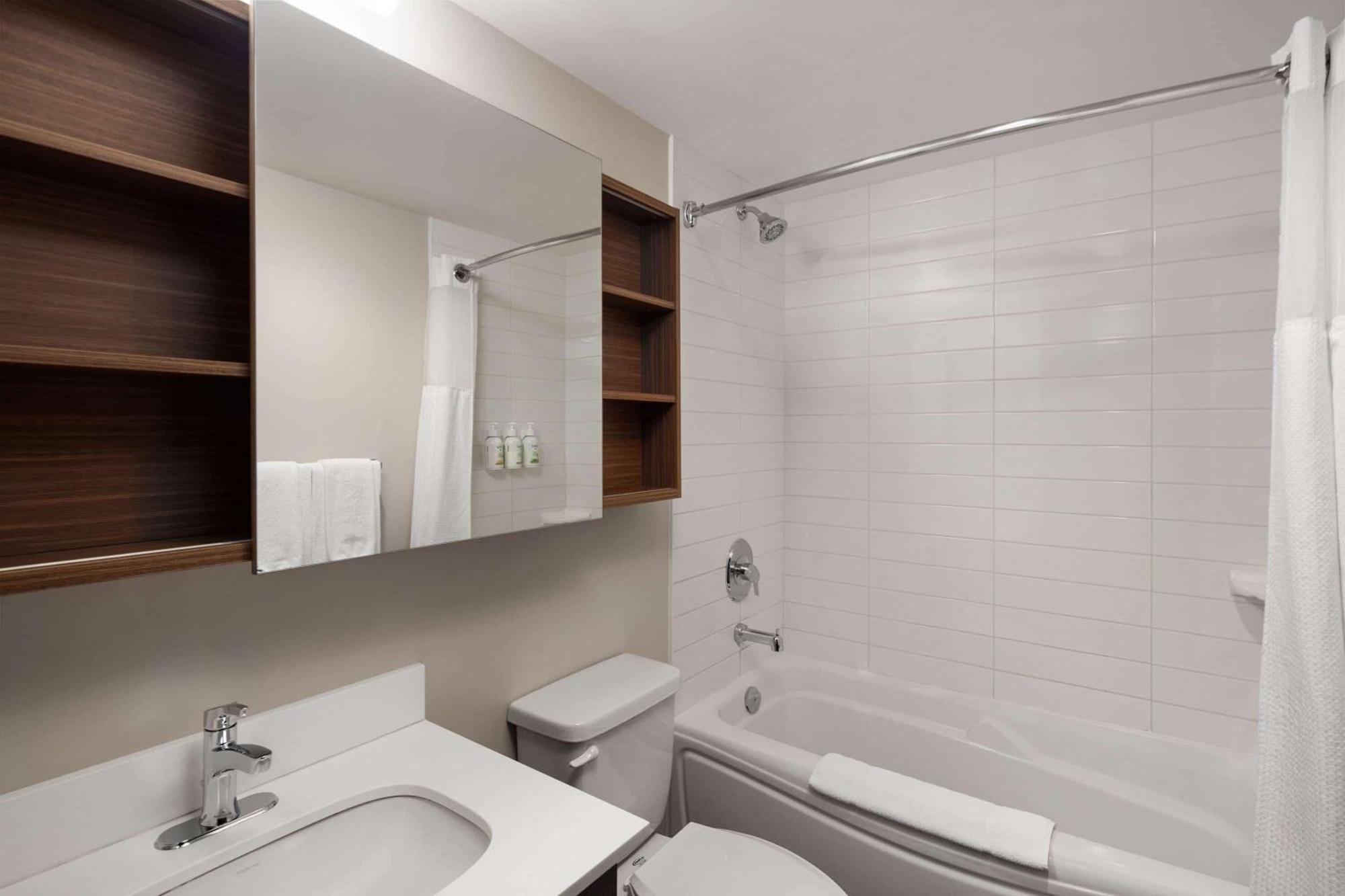 Microtel Inn & Suites By Wyndham Kirkland Lake Екстериор снимка