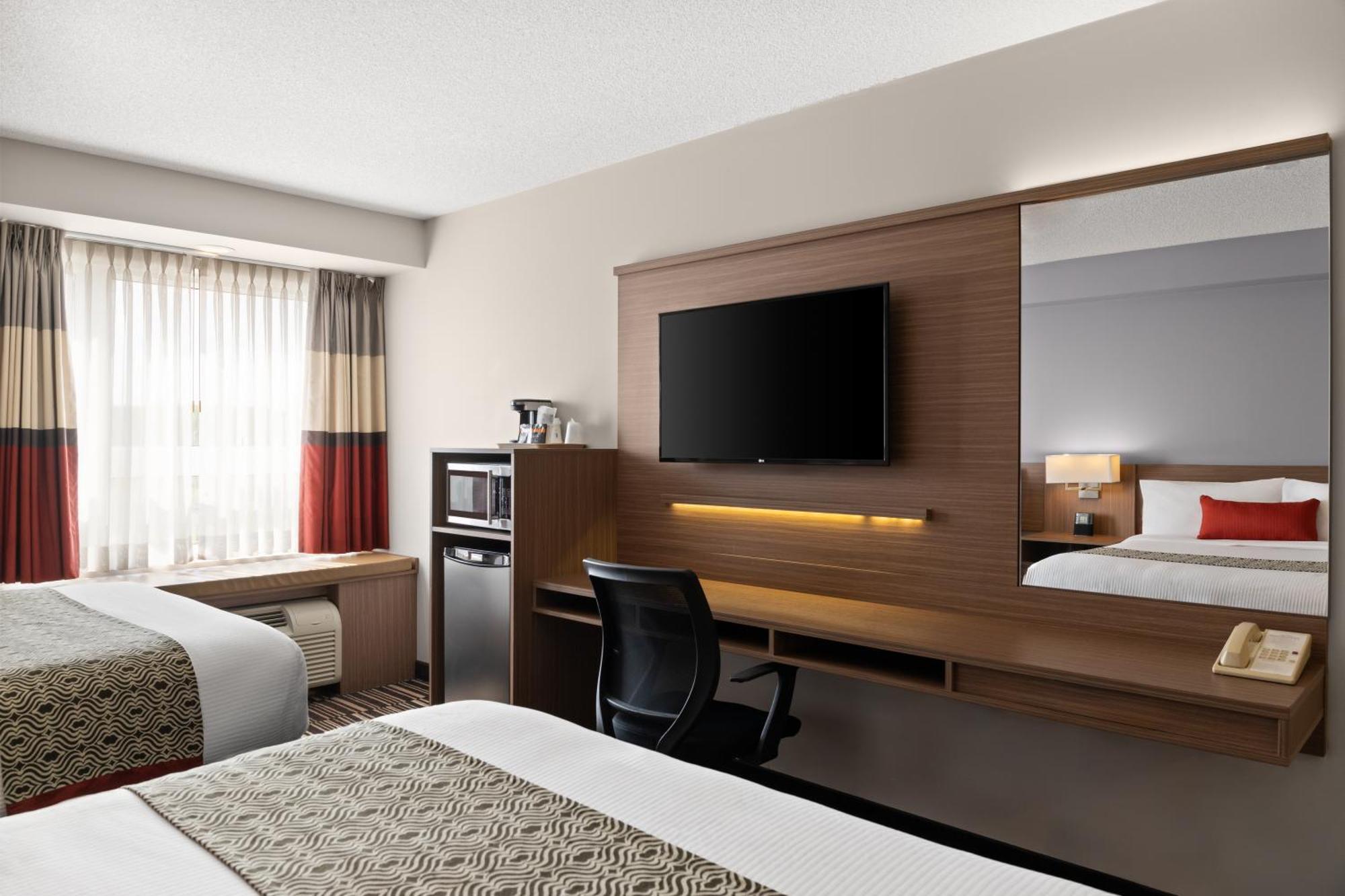 Microtel Inn & Suites By Wyndham Kirkland Lake Екстериор снимка
