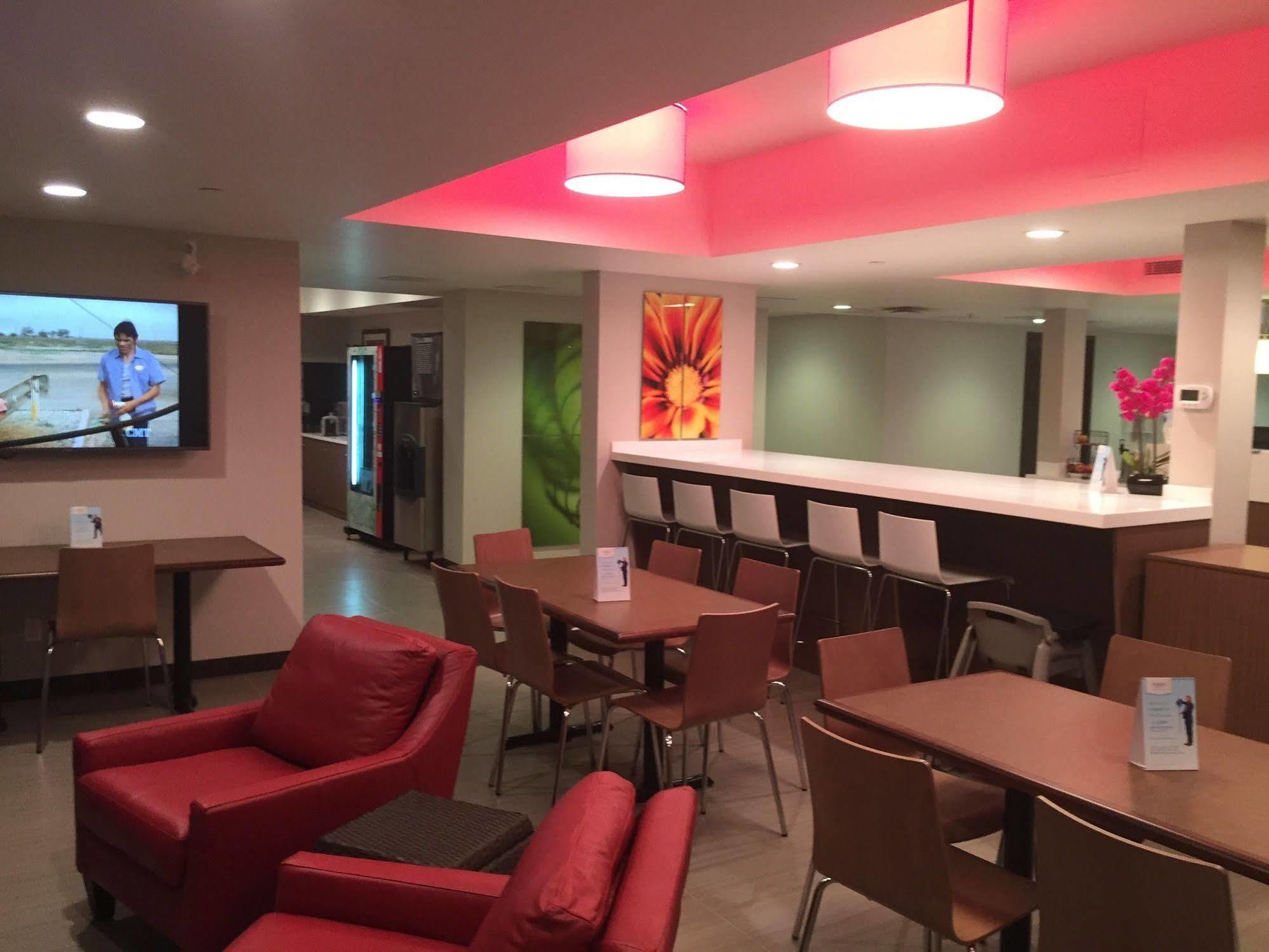 Microtel Inn & Suites By Wyndham Kirkland Lake Екстериор снимка