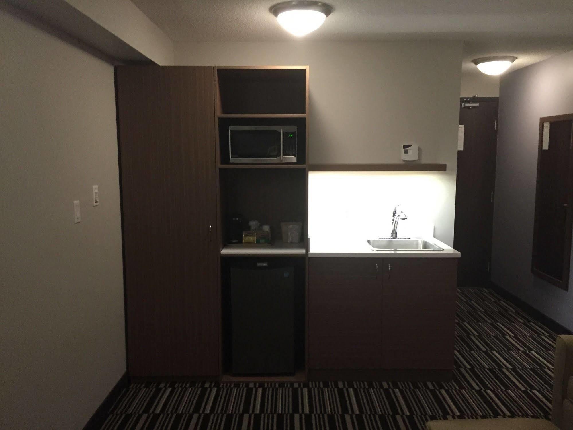 Microtel Inn & Suites By Wyndham Kirkland Lake Екстериор снимка