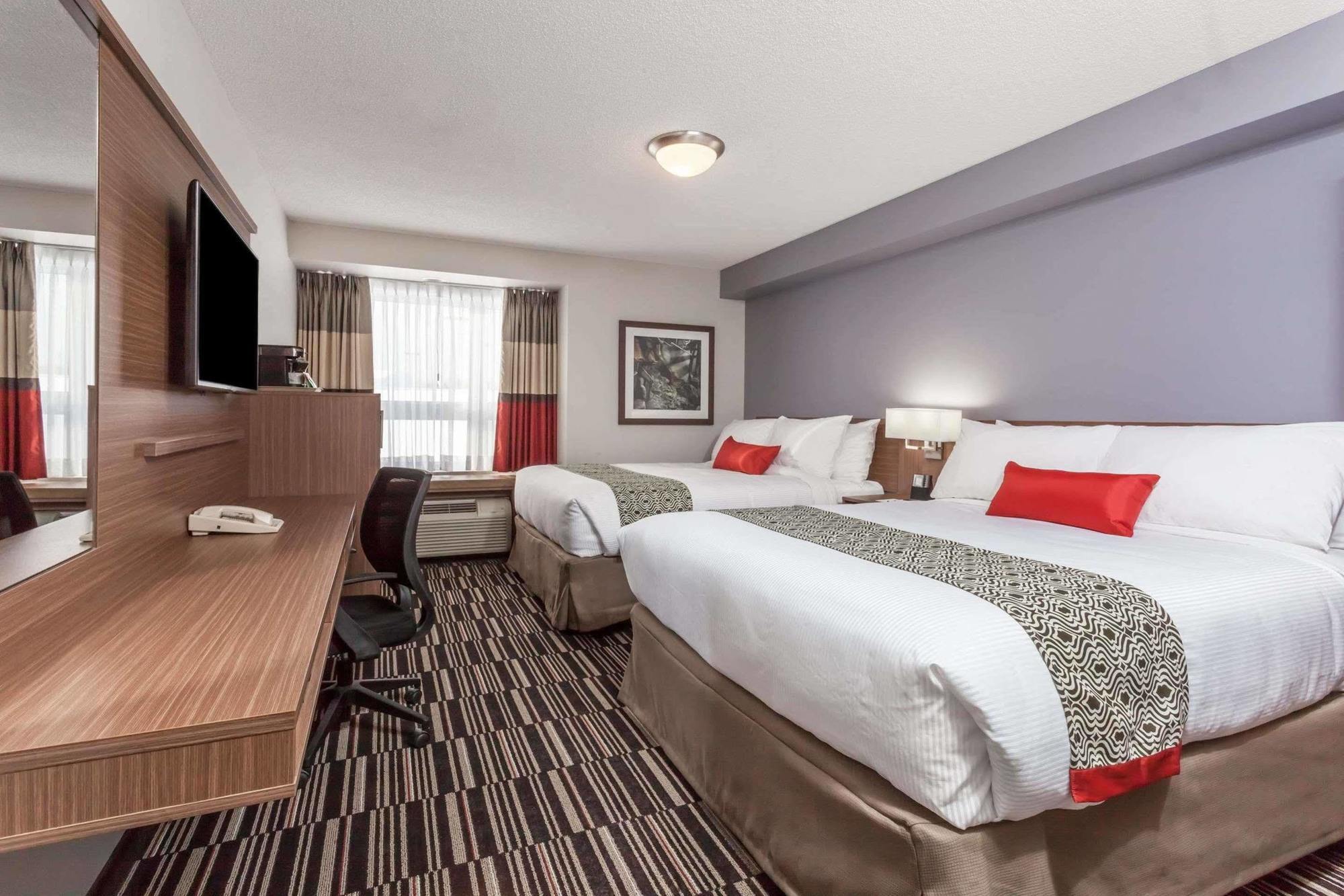 Microtel Inn & Suites By Wyndham Kirkland Lake Екстериор снимка
