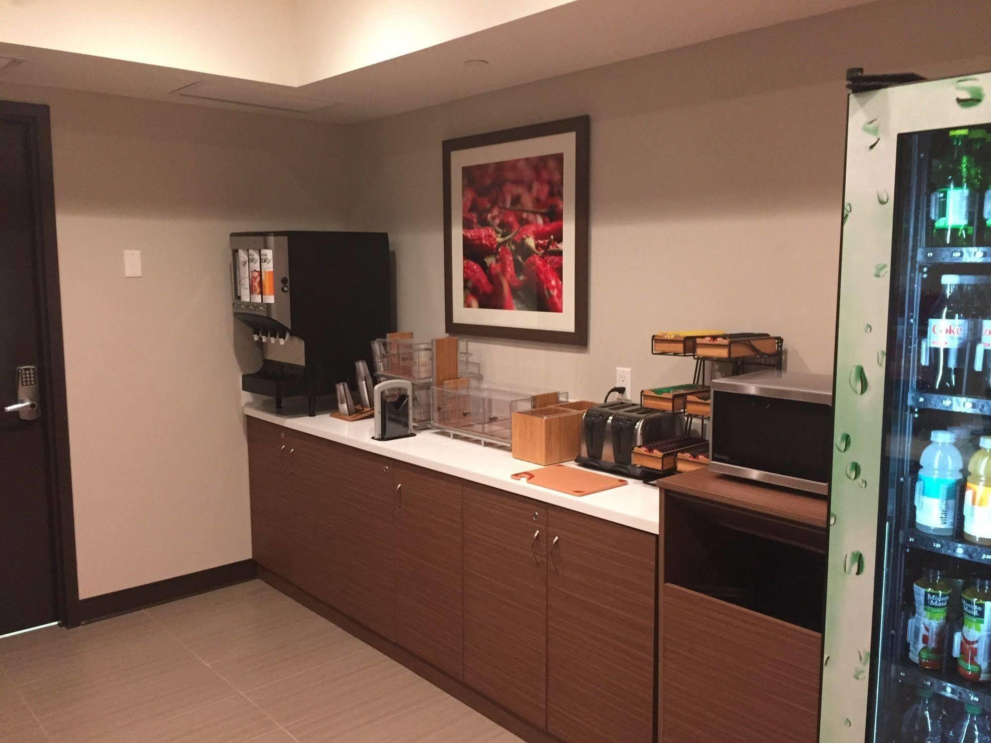 Microtel Inn & Suites By Wyndham Kirkland Lake Екстериор снимка