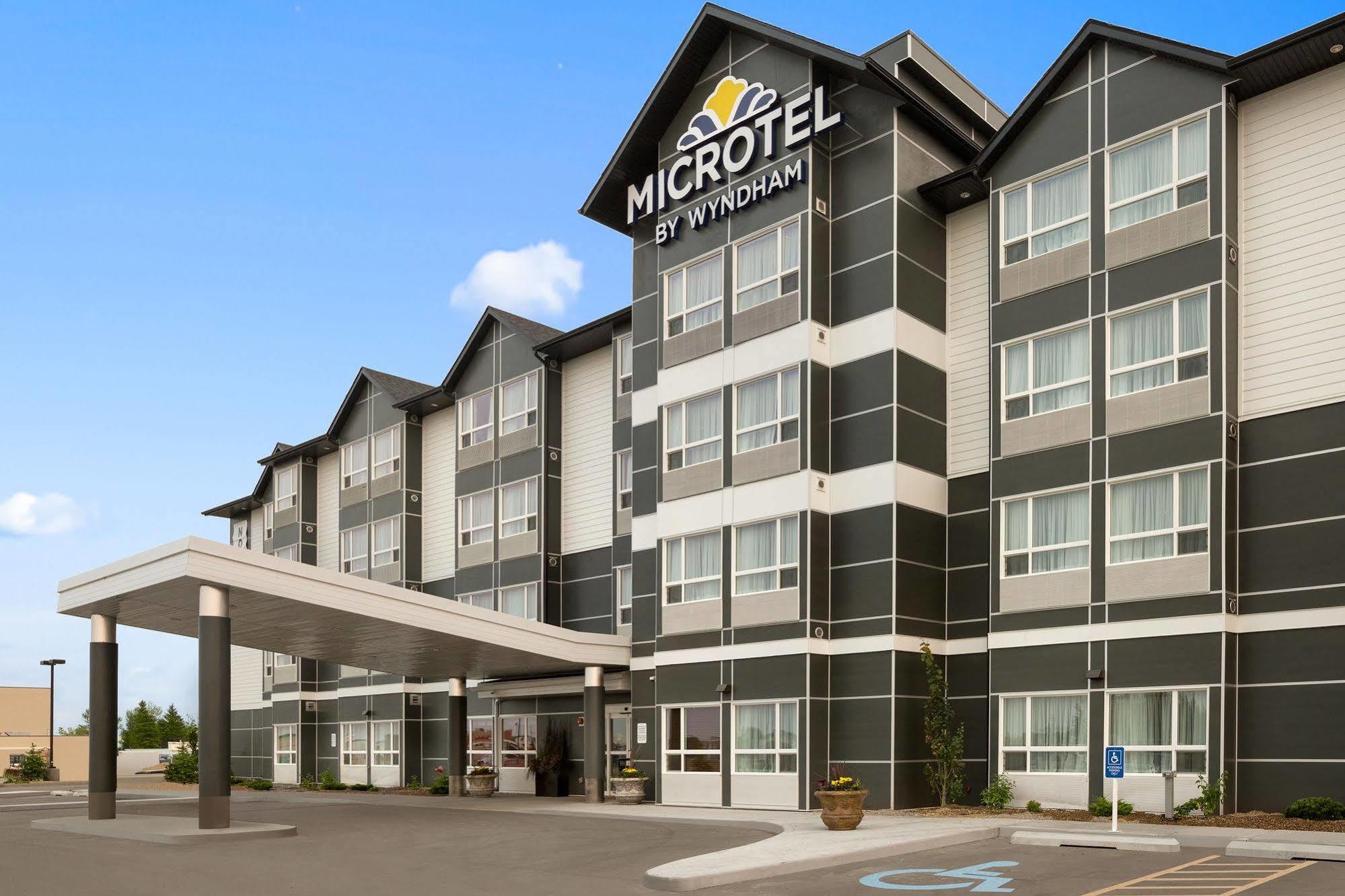 Microtel Inn & Suites By Wyndham Kirkland Lake Екстериор снимка