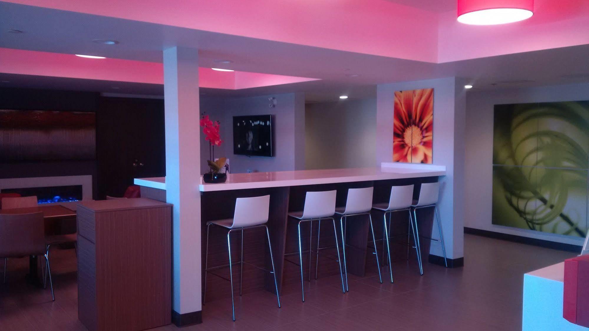 Microtel Inn & Suites By Wyndham Kirkland Lake Екстериор снимка